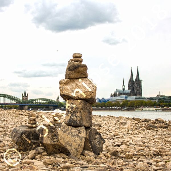 Steinmännchen am Rhein